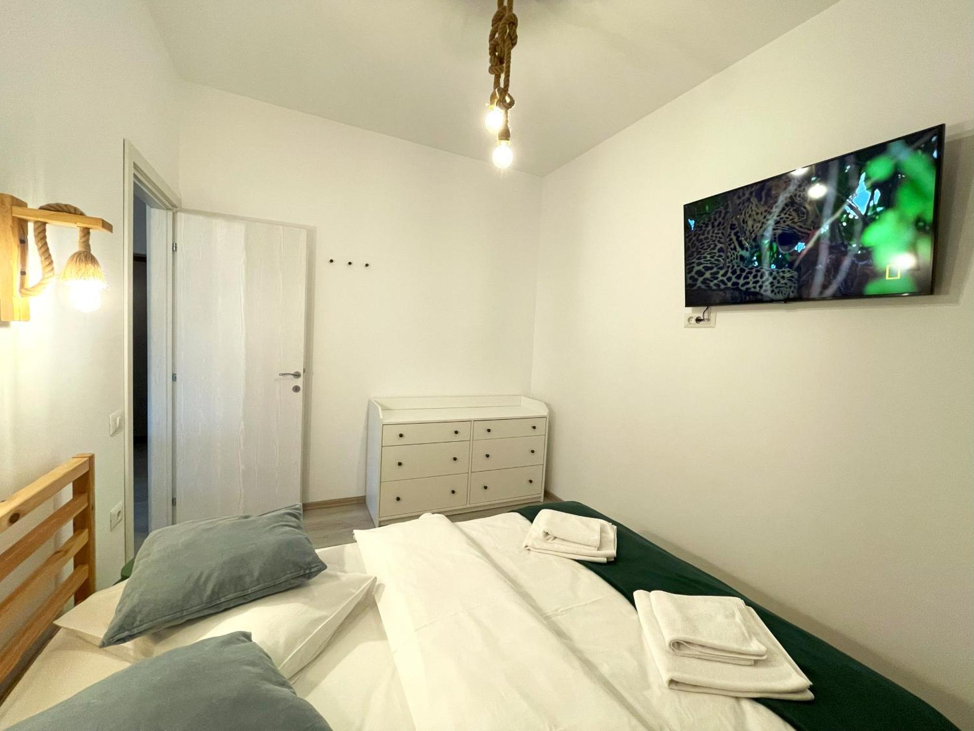 Cozy Riverfront Apartments With Garden And Mountain View Busteni Exterior photo